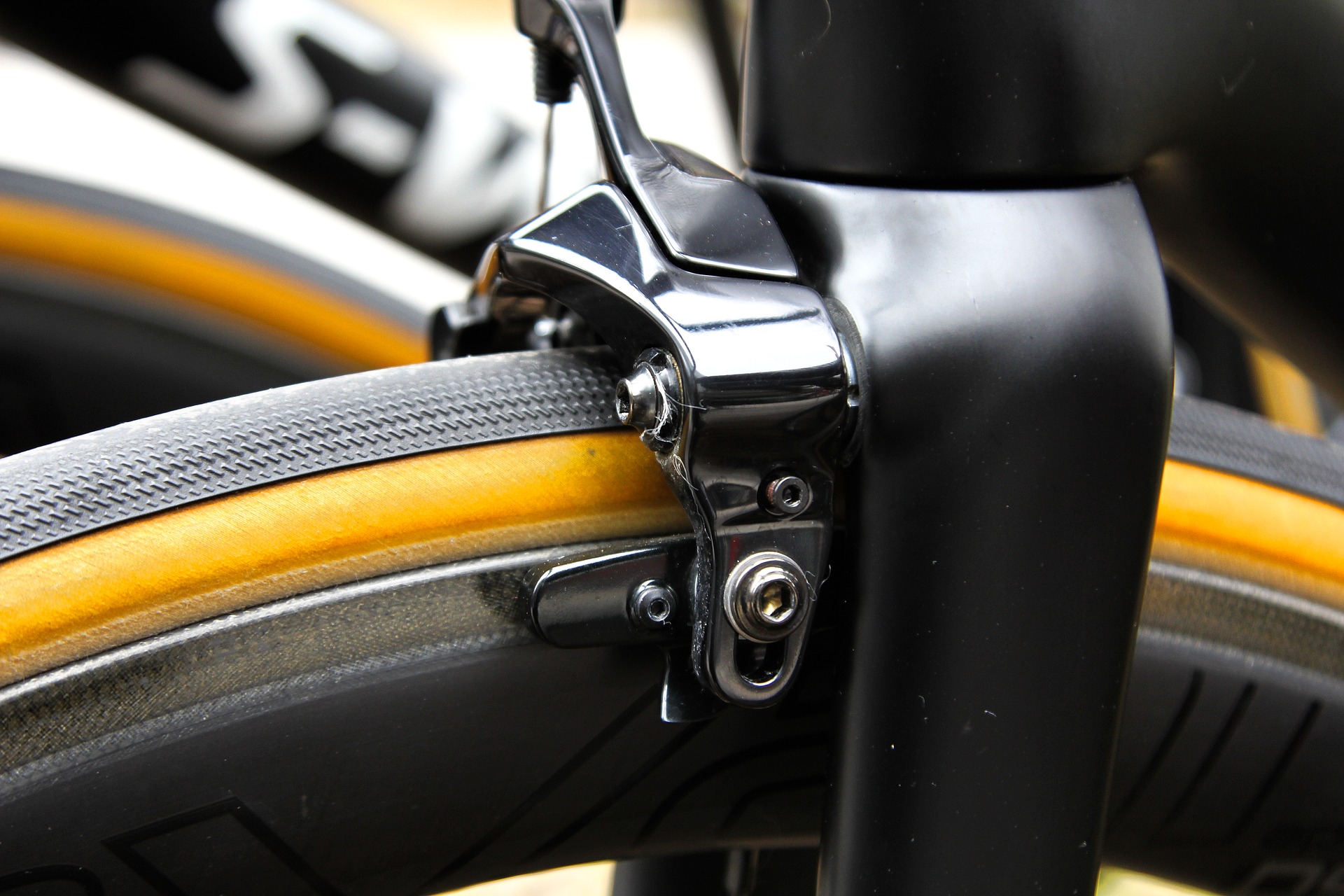 Remblokken racefiets vervangen – Hoe en wanneer doe je dat? Wrap My Bike